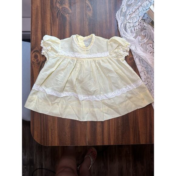 Vintage Baby Girls Yellow And Lace Dress Size 12-18 Months Hand Sewn Button Back - Picture 1 of 4
